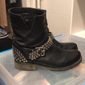 STEVE MADDEN black studded boots